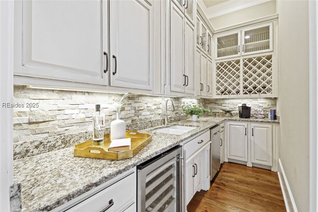 Butler's Pantry | Image 11