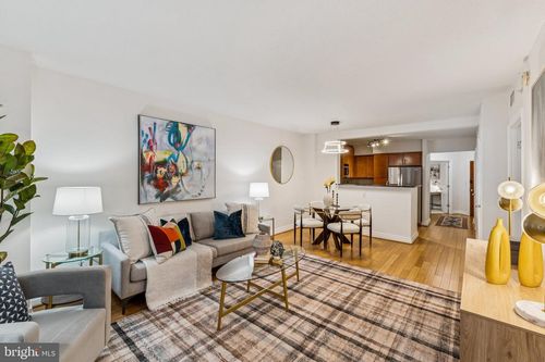 apt-309-915 E St Nw, Washington, DC, 20004-2011 | Card Image