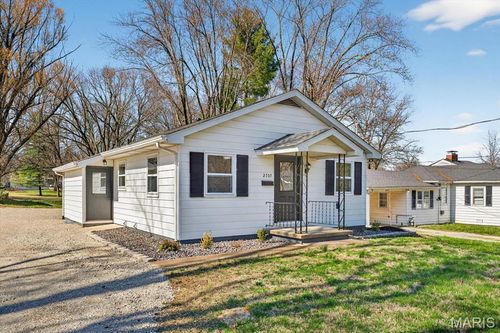 2707 E Main St, Belleville, IL, 62221-5033 | Card Image