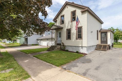 81 E 10th St, Oswego, NY, 13126-1624 | Card Image