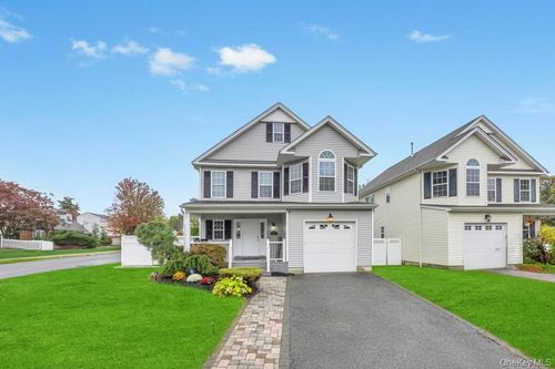 118 Franklin Ave, E Northport, NY, 11731-2226 | Card Image