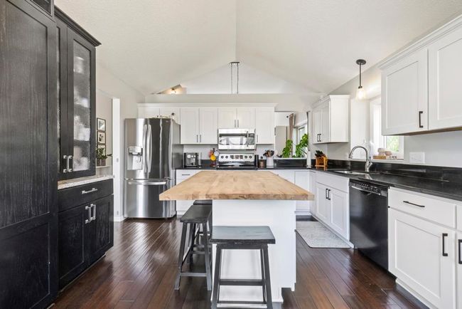 4417 Braddock Trl, House other with 4 bedrooms, 3 bathrooms and null parking in Eagan MN | Image 7