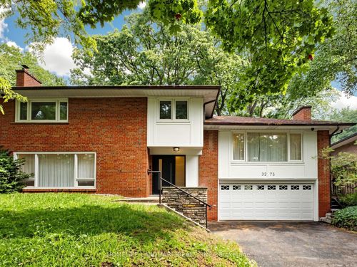 3275 Credit Heights Dr, Mississauga, ON, L5C2L8 | Card Image