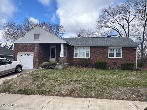 33 Cromer Ave, Schenectady, NY, 12304-1811 | Card Image