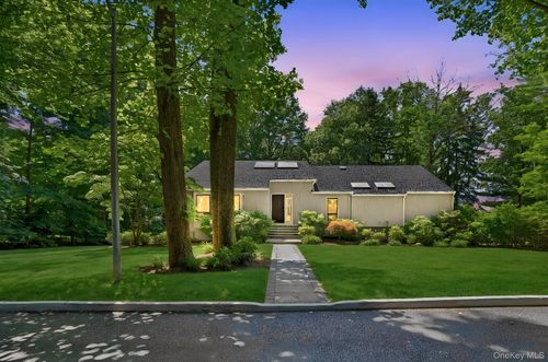 12 Hearthstone Cir, Scarsdale, NY, 10583-1202 | Card Image