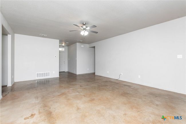6903 Oliver Loving Dr, House other with 5 bedrooms, 3 bathrooms and null parking in Killeen TX | Image 8