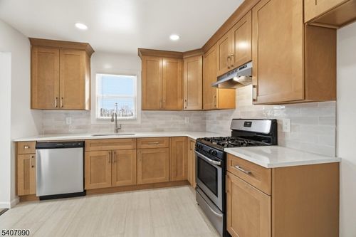 114 Grove St, Roselle Park, NJ, 07204-1407 | Card Image