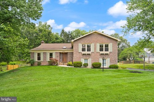 10854 Meadowland Dr, OAKTON, VA, 22124-1408 | Card Image