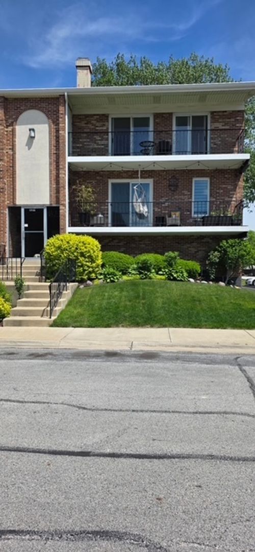f-11319 Moraine Dr, Palos Hills, IL, 60465-2668 | Card Image