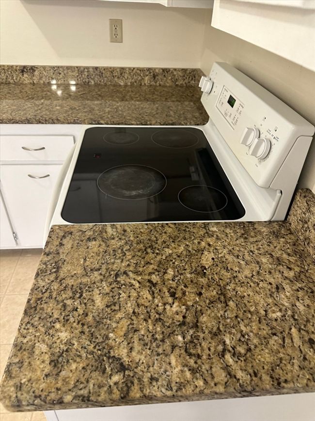 UNIT-6 - 1700 Skyline Dr, Condo with 2 bedrooms, 1 bathrooms and 2 parking in Lowell MA | Image 33