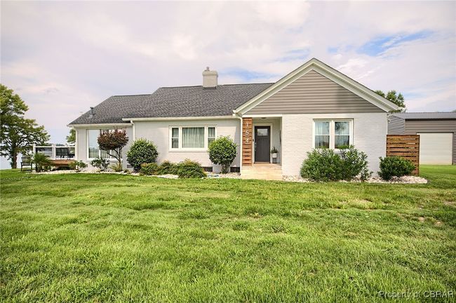 Ranch-style home with a front yard | Image 15