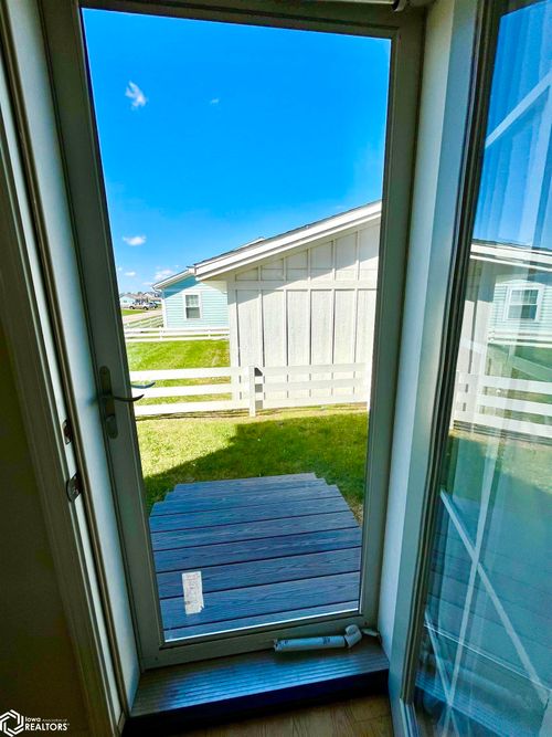 2044 Garnet Ln, Fairfield, IA, 52556-8649 | Card Image