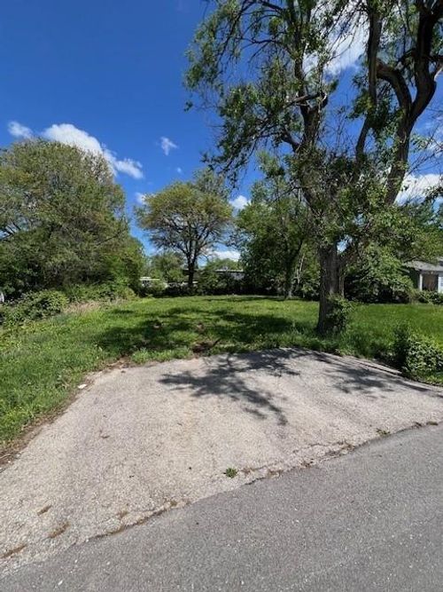 202 Duck Rd, Grandview, MO, 64030-1618 | Card Image