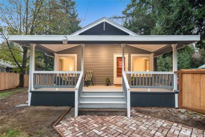 Cozy front porch | Image 1