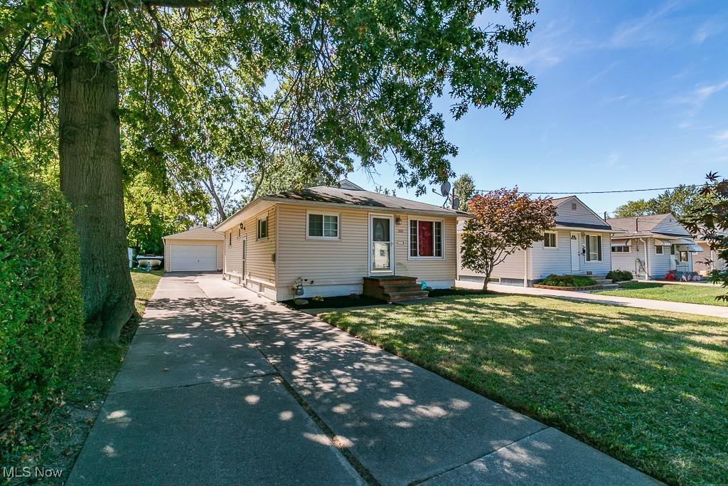 Robindale St, Wickliffe, OH 44092