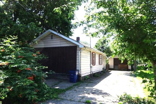 1305 La Crescent St, La Crosse, WI, 54603-1480 | Card Image