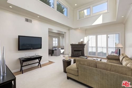 ph4-132 S Maple Dr, Beverly Hills, CA, 90212 | Card Image