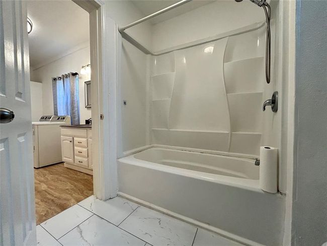 #1/2 Bathroom | Image 15
