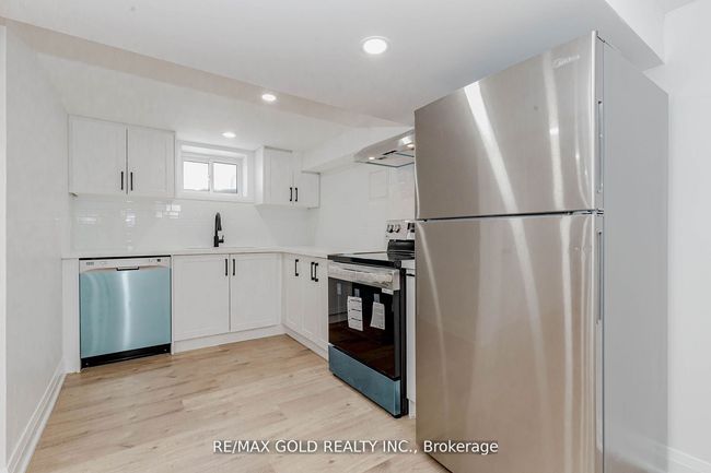 1362 Pharmacy Ave, House other with 5 bedrooms, 3 bathrooms and 3 parking in Scarborough ON | Image 34