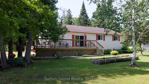 27 Whiskey Harbour Rd, Northern Bruce Peninsula, ON, N0H2T0 | Card Image