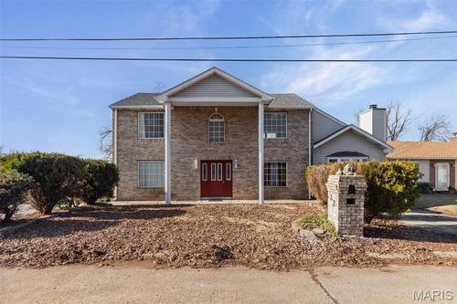 32 Hilltop Pl, East Saint Louis, IL, 62203-2132 | Card Image