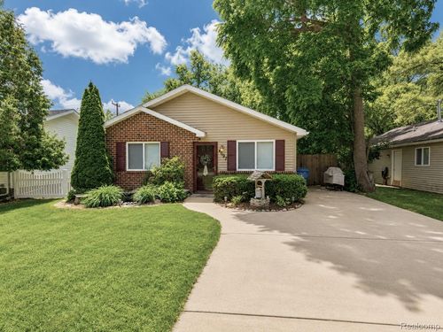 4097 Chenlot Ln, Waterford, MI, 48328-4218 | Card Image