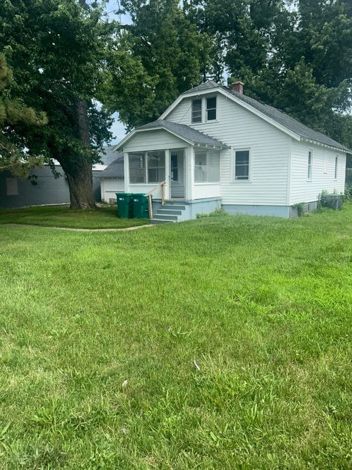 827 Golden Avenue, Emmett Charter Township, MI, 49014 | Card Image