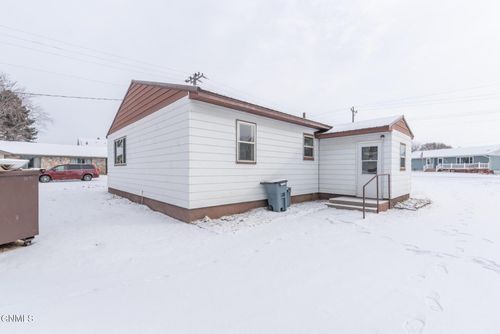 124 5th Street E, Napoleon, ND, 58561 | Card Image