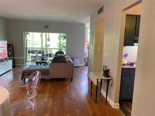 apt-303-4200 Hillcrest Dr, Hollywood, FL, 33021-7900 | Card Image