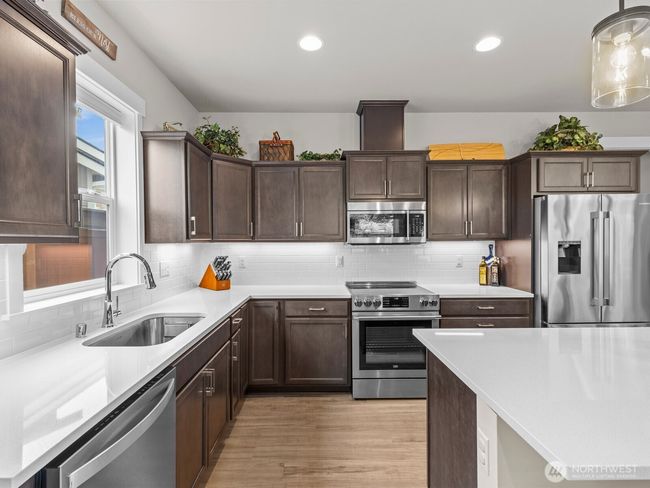 High end appliances (Bosch fridge, BEKO microwave and range) complete the space. | Image 12