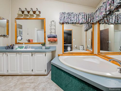 2015 Plum St, Clarkston, MI, 48348-5310 | Card Image