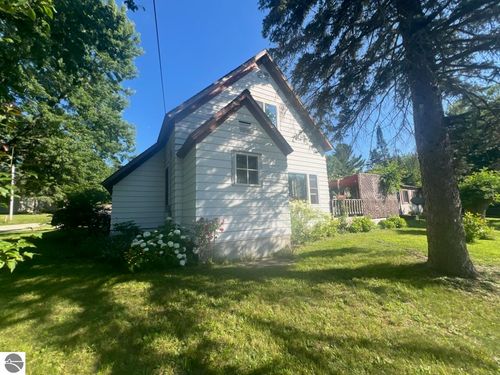 415 Sunnyside Dr, Cadillac, MI, 49601-2630 | Card Image