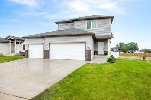 3590 49th Street S, Fargo, ND, 58104 | Card Image