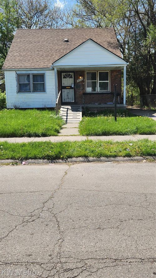 19355 Alcoy St, Detroit, MI, 48205-2281 | Card Image