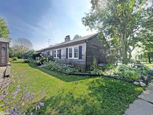 1431 Beeds Lake Dr, Hampton, IA, 50441-7438 | Card Image