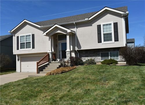 804 Glenview St, Leavenworth, KS, 66048-5165 | Card Image