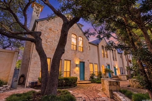 135 Routt St, San Antonio, TX, 78209-4676 | Card Image