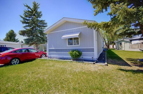 2910 29 St S, House with 3 bedrooms, 2 bathrooms and 2 parking in Lethbridge AB | Card Image