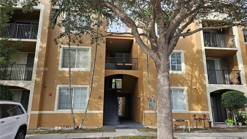 apt-303-8040 N Nob Hill Rd, Tamarac, FL, 33321-7410 | Card Image