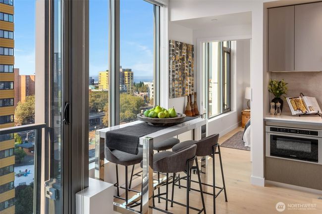 Model Home #1206. #2806 doesn't have Juliet Balcony. | Image 15