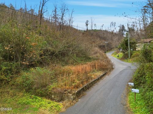 119 Hickman Hollow Rd, Gatlinburg, TN, 37738-4943 | Card Image