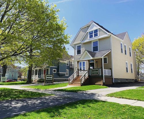 208 N West St, Waukegan, IL, 60085-4255 | Card Image