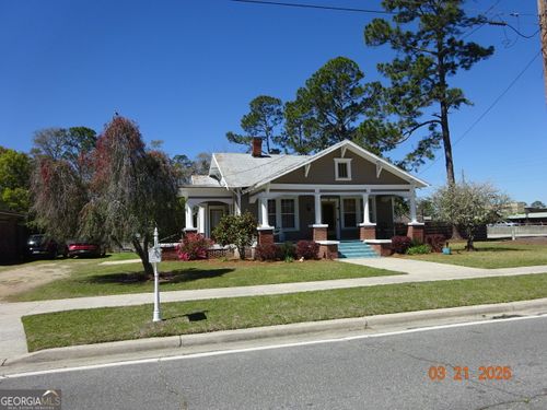 3 S Spring St, Claxton, GA, 30417-1941 | Card Image