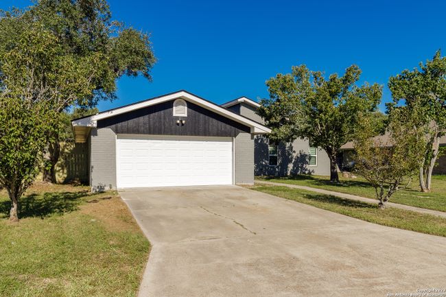 110 Wehring Ln, House other with 4 bedrooms, 2 bathrooms and null parking in Aransas Pass TX | Image 3