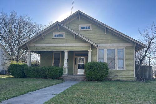 701 S Clements St, Gainesville, TX, 76240-5505 | Card Image