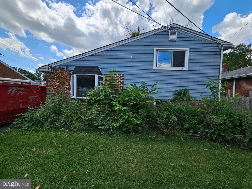 Fairview Rd, Woodlyn, PA 19094
