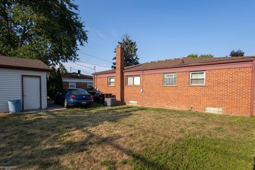 1742 Lakeview St, Trenton, MI, 48183-1727 | Card Image