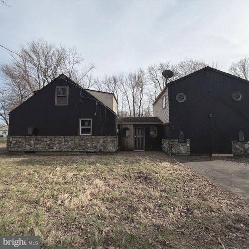 217 Apple St, Levittown, PA, 19057-1121 | Card Image