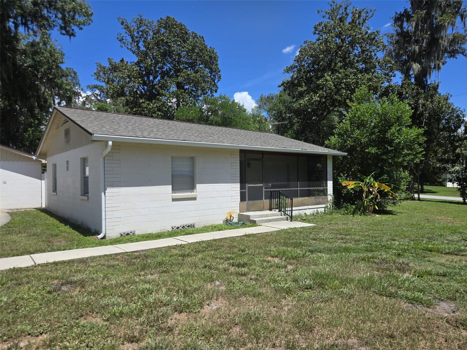 Residential Lease in DELAND 3