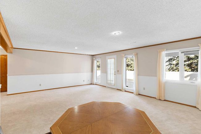 1038 Shawnee Rd Sw, Home with 3 bedrooms, 3 bathrooms and 4 parking in Calgary AB | Image 31